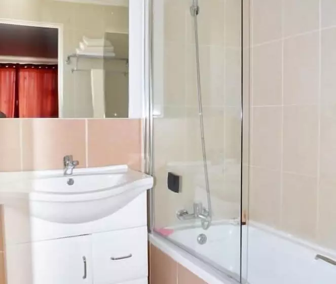 پانسیون Phomolo Guest House