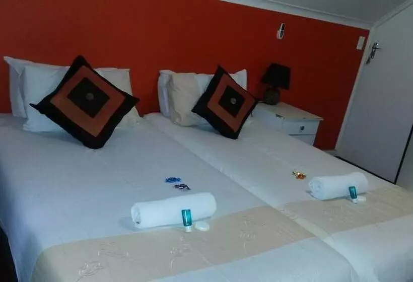 پانسیون Phomolo Guest House