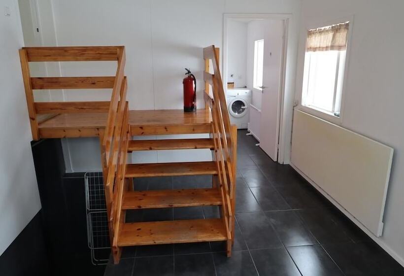 پانسیون Sandhaugar Guesthouse