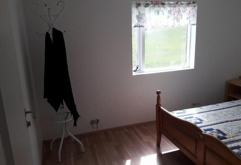 پانسیون Sandhaugar Guesthouse