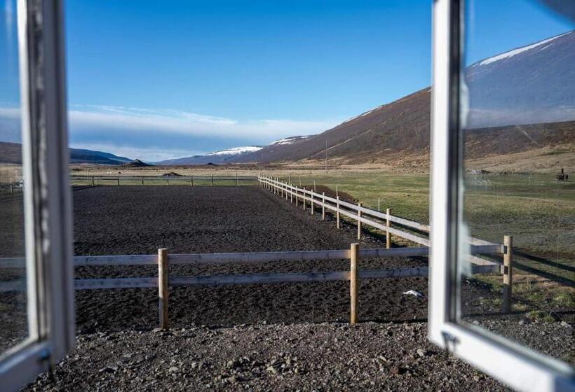 پانسیون Sandhaugar Guesthouse