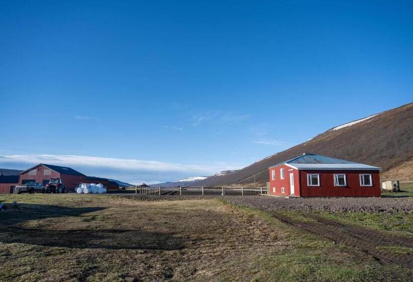 پانسیون Sandhaugar Guesthouse