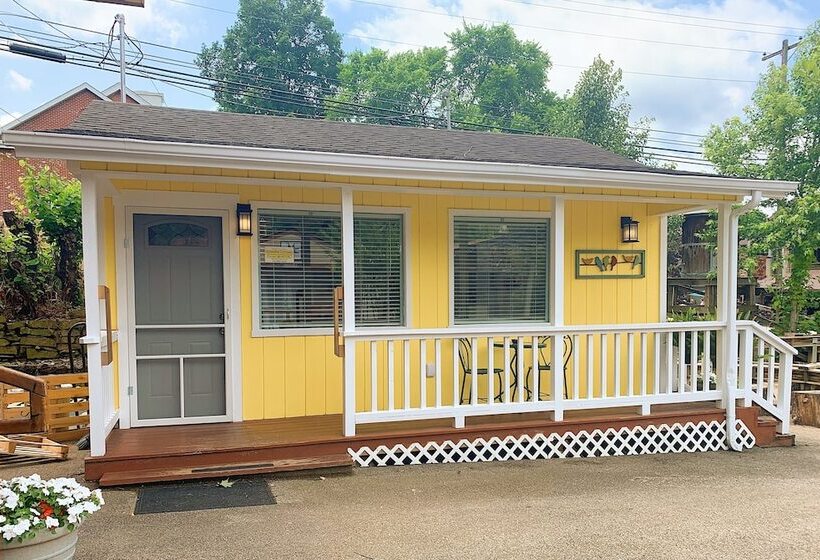 펜션 The Iris Garden Downtown Cottages And Suites