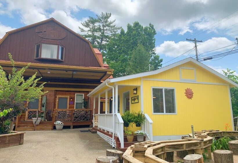 펜션 The Iris Garden Downtown Cottages And Suites