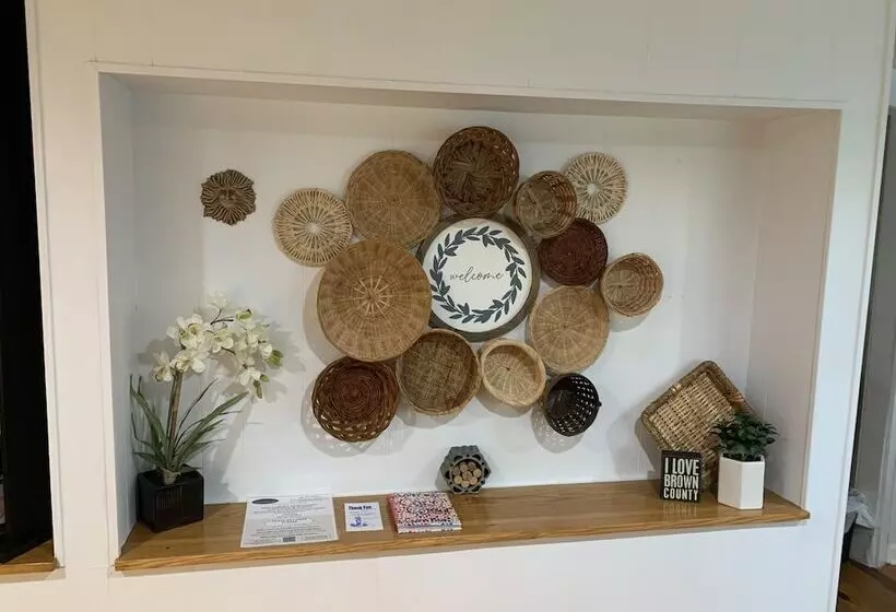 Majatalo The Iris Garden Downtown Cottages And Suites