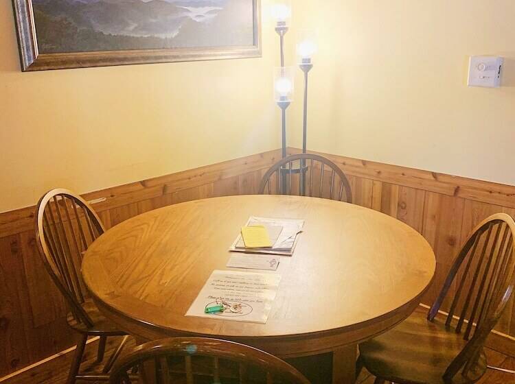 펜션 The Iris Garden Downtown Cottages And Suites