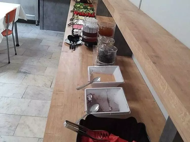 Adanaz Otel