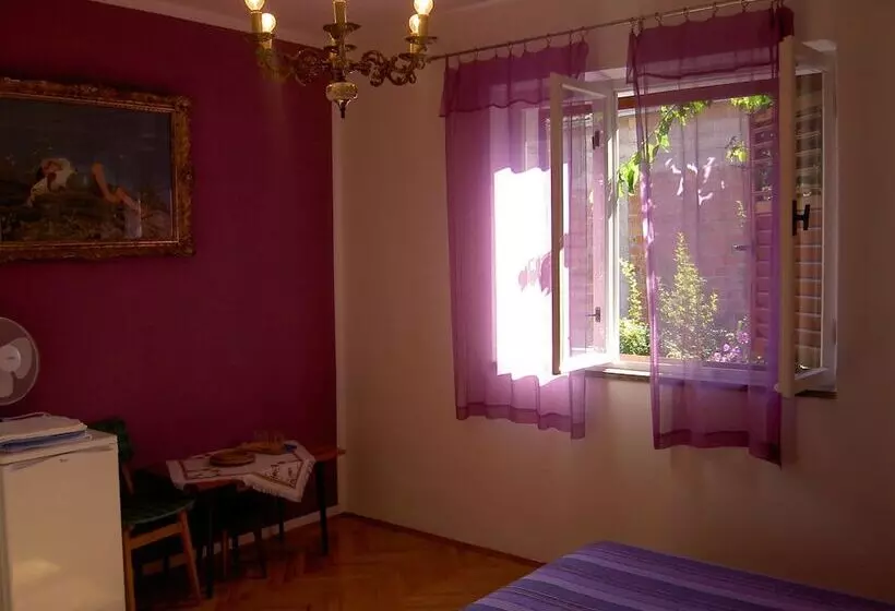 ユースホステル Hvar Guesthouse
