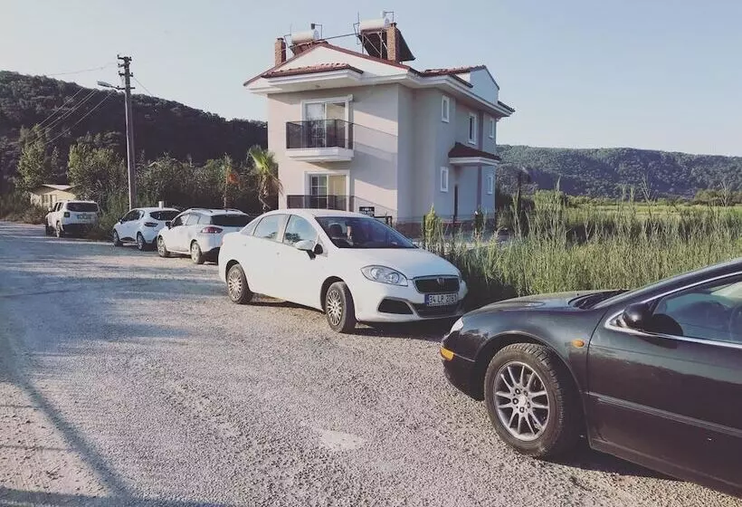 مسافرخانه Rivaesta Butik Hotel   Adults Only