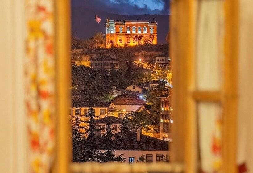 בית מלון כפרי Cesmeli Konak Garden