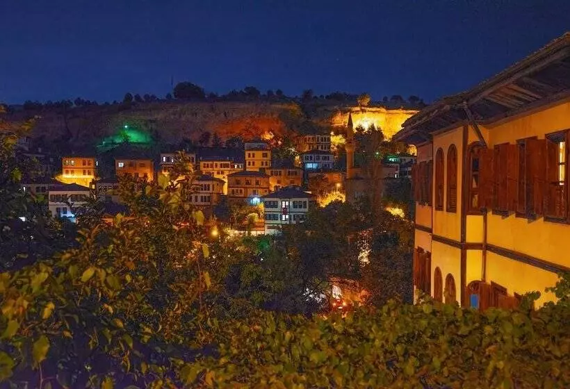 ホテル Cesmeli Konak Garden