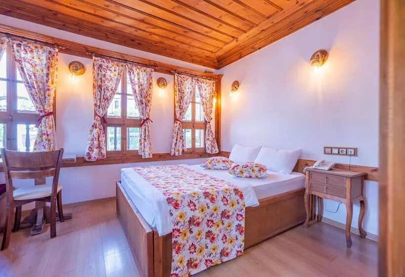 ホテル Cesmeli Konak Garden