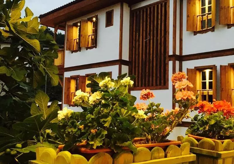 ホテル Cesmeli Konak Garden