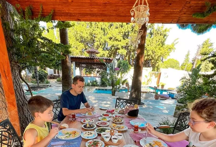 Hotel Dort Mevsim Evi