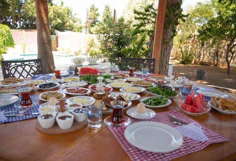 هتل Dort Mevsim Evi