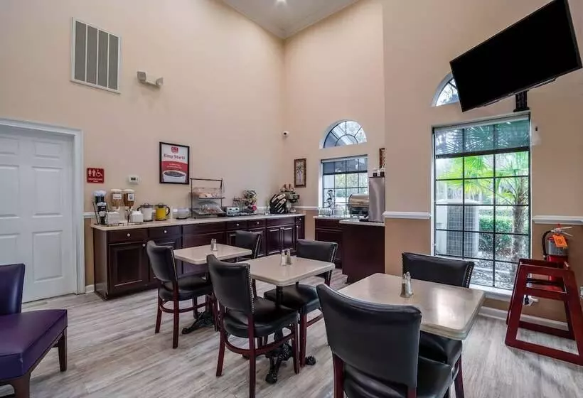 ホテル Econo Lodge Inn & Suites