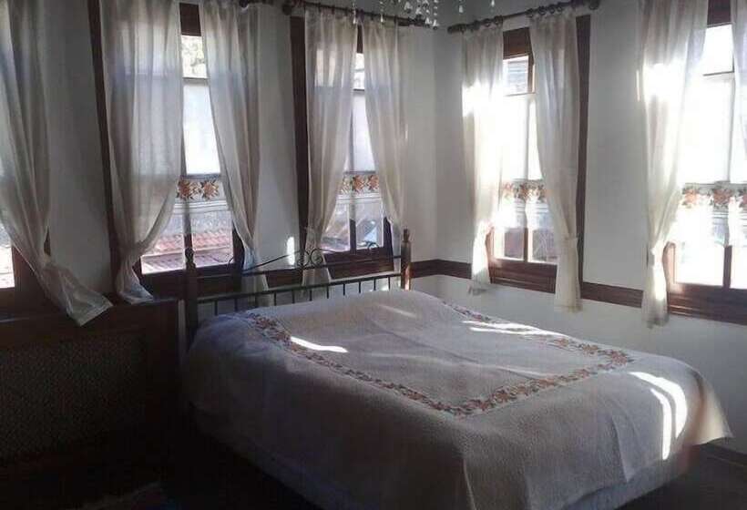 ホテル Fuatbeyler Konagi