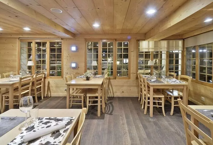 ホテル Hôtel Restaurant Les Lilas