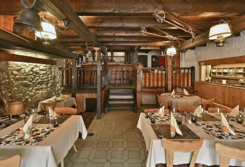 ホテル Hôtel Restaurant Les Lilas