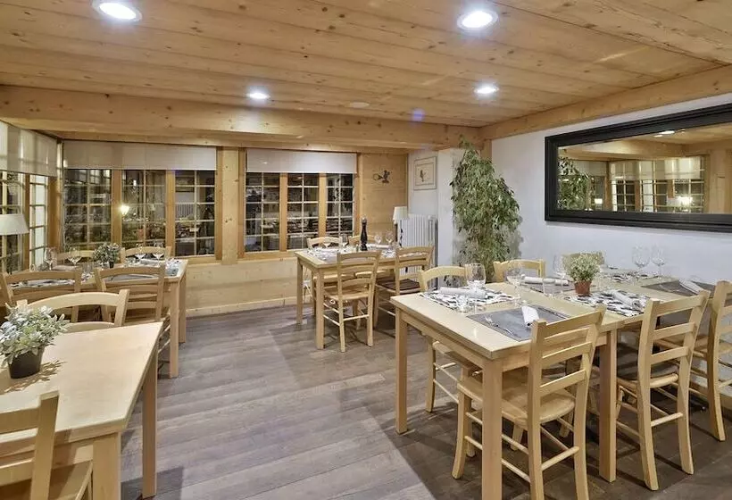 ホテル Hôtel Restaurant Les Lilas