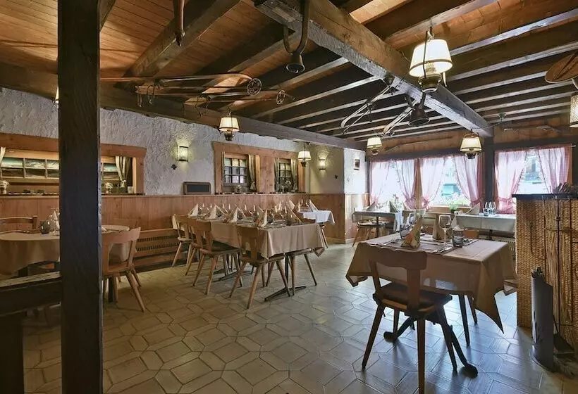 ホテル Hôtel Restaurant Les Lilas