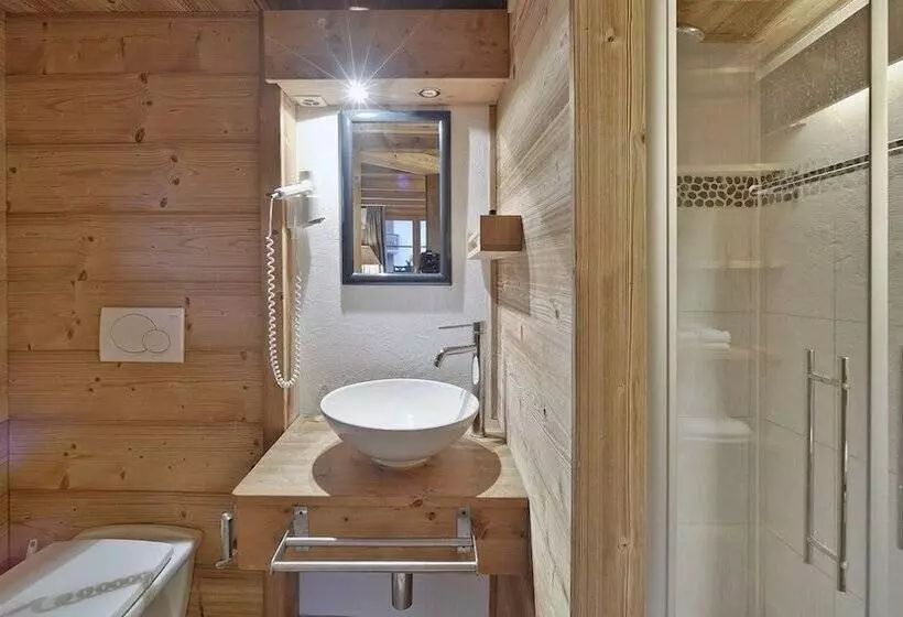 ホテル Hôtel Restaurant Les Lilas