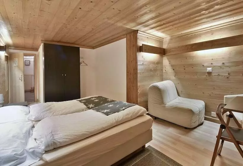 ホテル Hôtel Restaurant Les Lilas