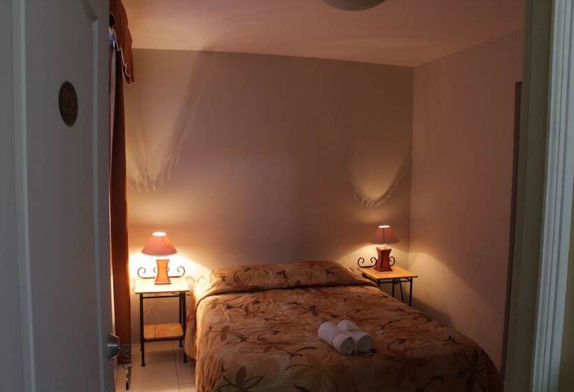 בית מלון כפרי Las Flores   Cañete