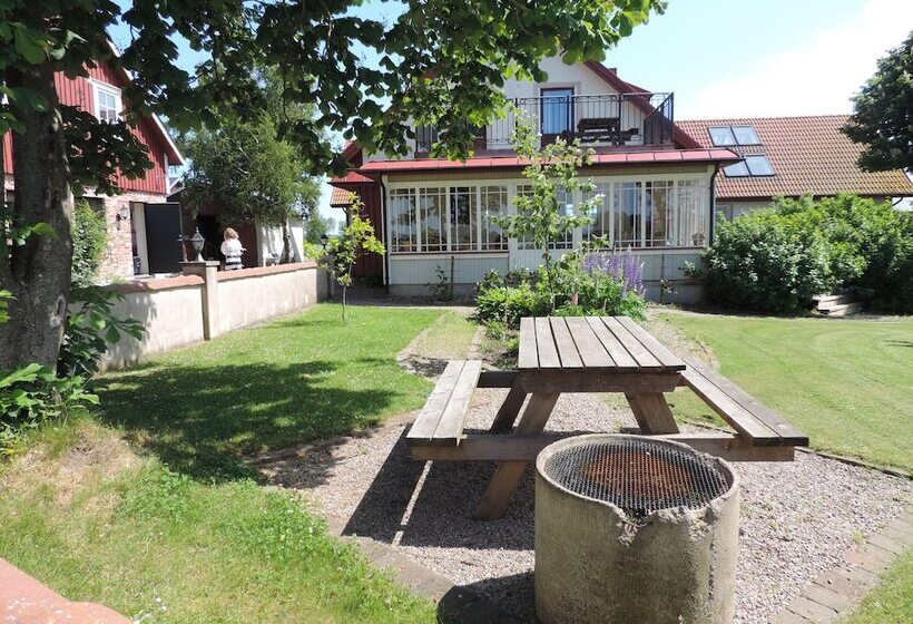 Lanthotell Lögnäs Gård