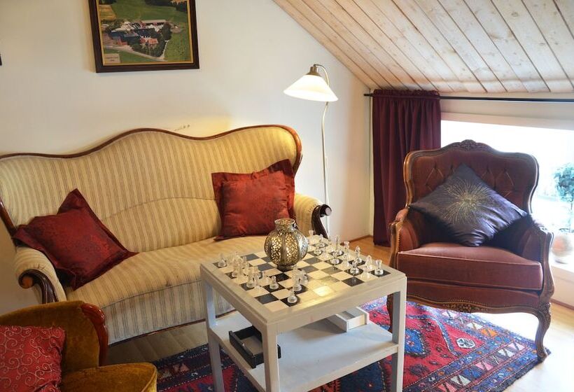 Lanthotell Lögnäs Gård