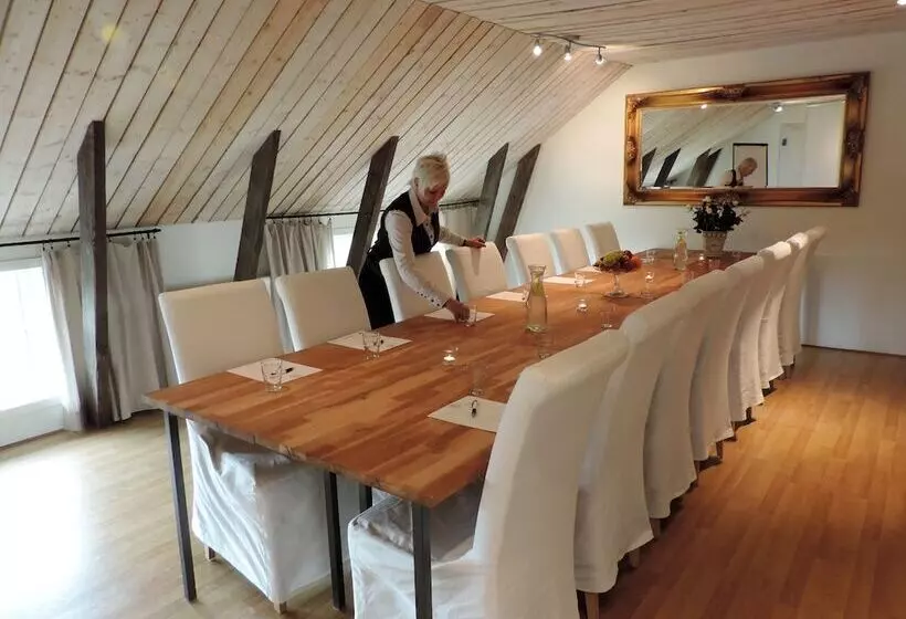 Lanthotell Lögnäs Gård