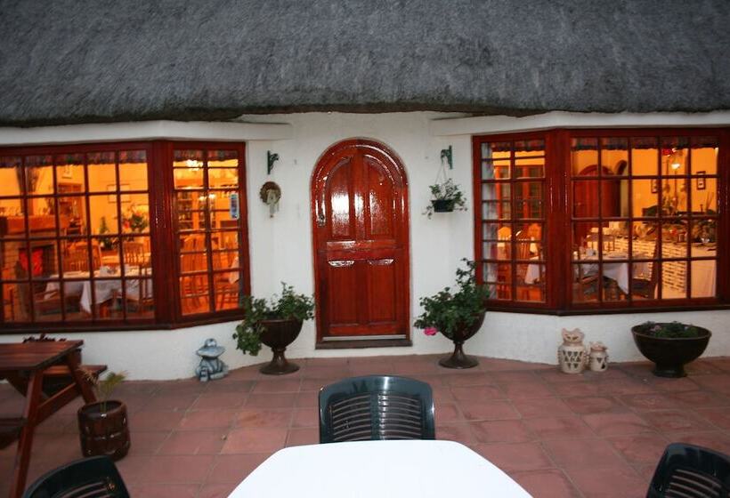 펜션 Thatchings Guest House