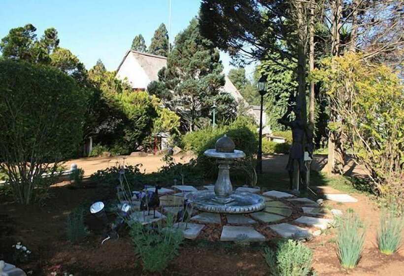 펜션 Thatchings Guest House