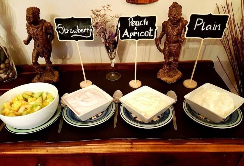 펜션 Thatchings Guest House