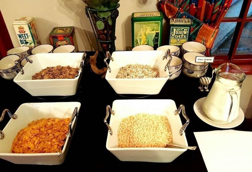 펜션 Thatchings Guest House