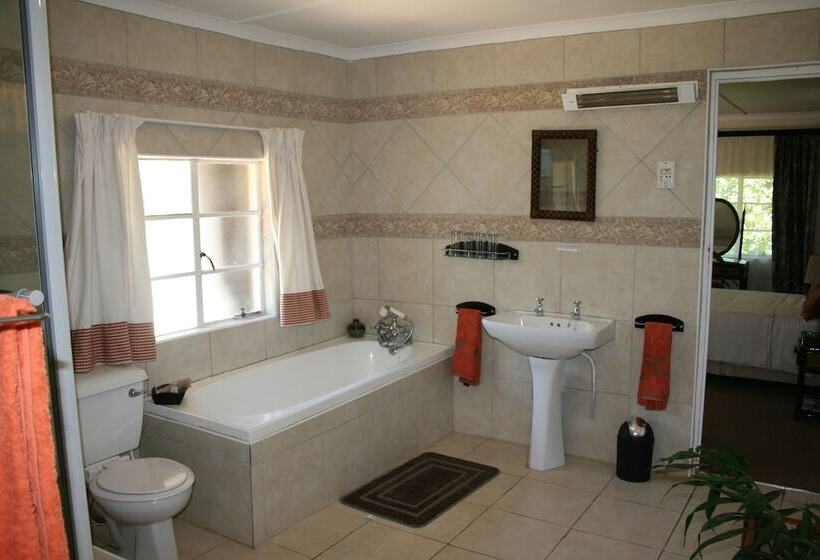 펜션 Thatchings Guest House