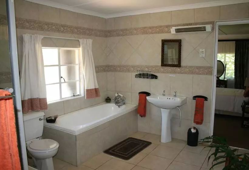 Majatalo Thatchings Guest House