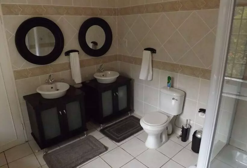 Majatalo Thatchings Guest House