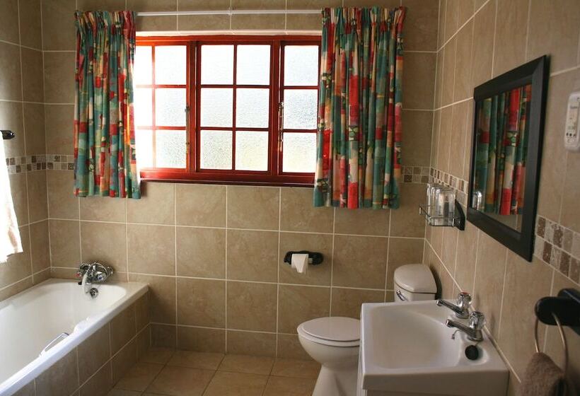 펜션 Thatchings Guest House