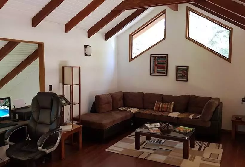 تختخواب و صبحانه Bambulodge