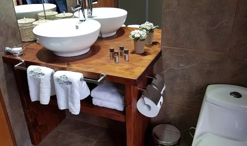 تختخواب و صبحانه Bambulodge