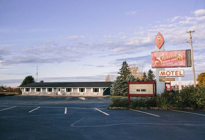 Fannies Supper Club And Motel