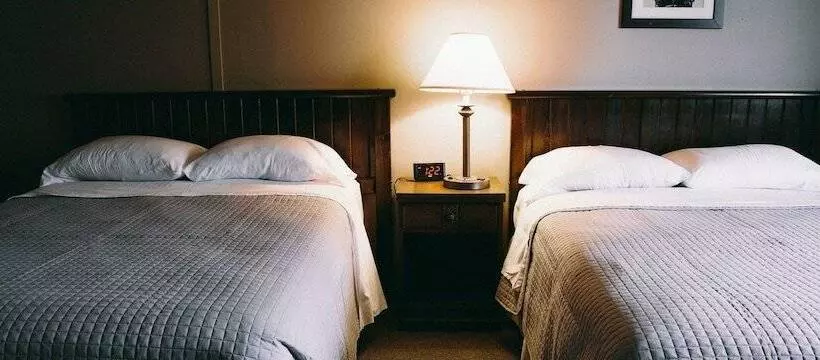 Fannies Supper Club And Motel