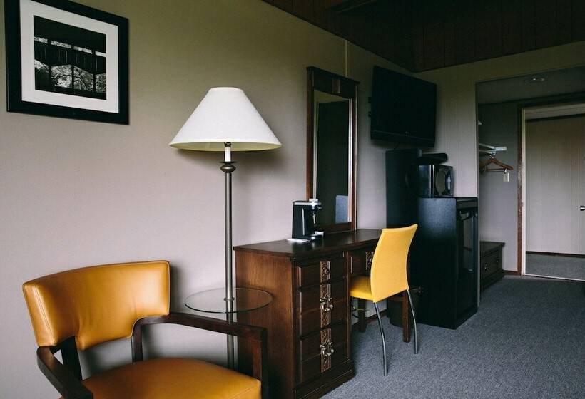 Fannies Supper Club And Motel