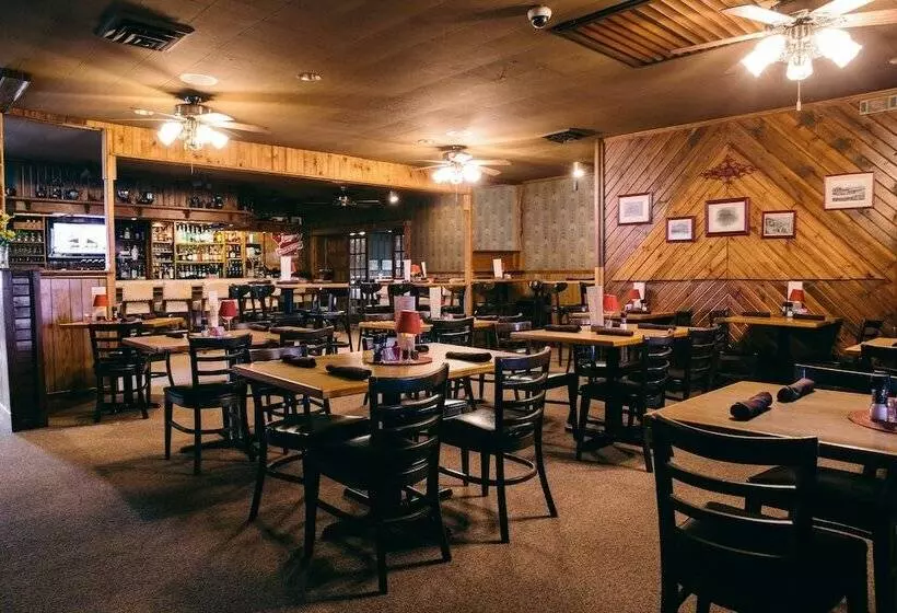 Fannies Supper Club And Motel