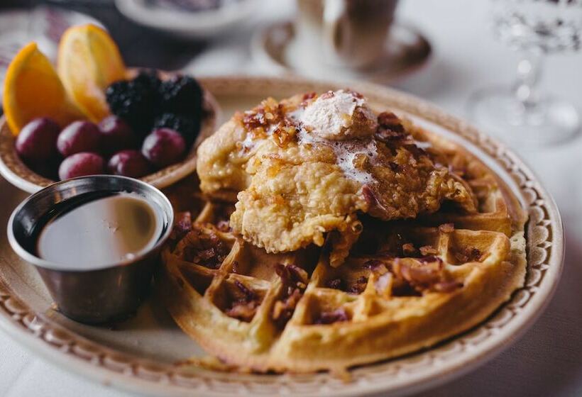 Fannies Supper Club And Motel