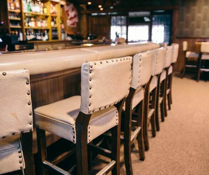 Fannies Supper Club And Motel