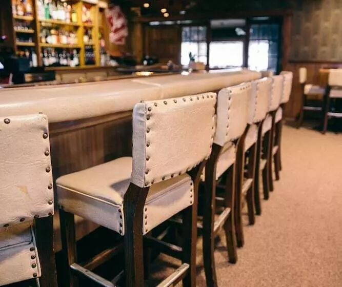 Fannies Supper Club And Motel