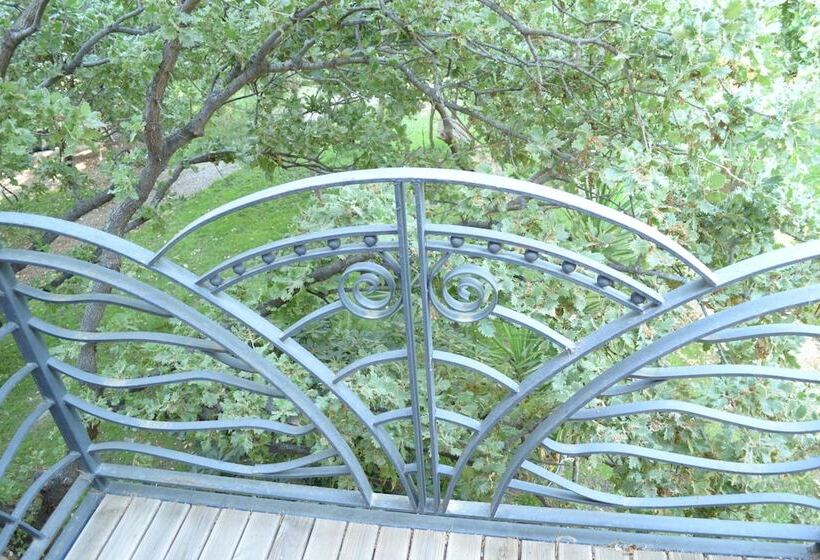 בית מלון כפרי Assos Batik Iskele Beach