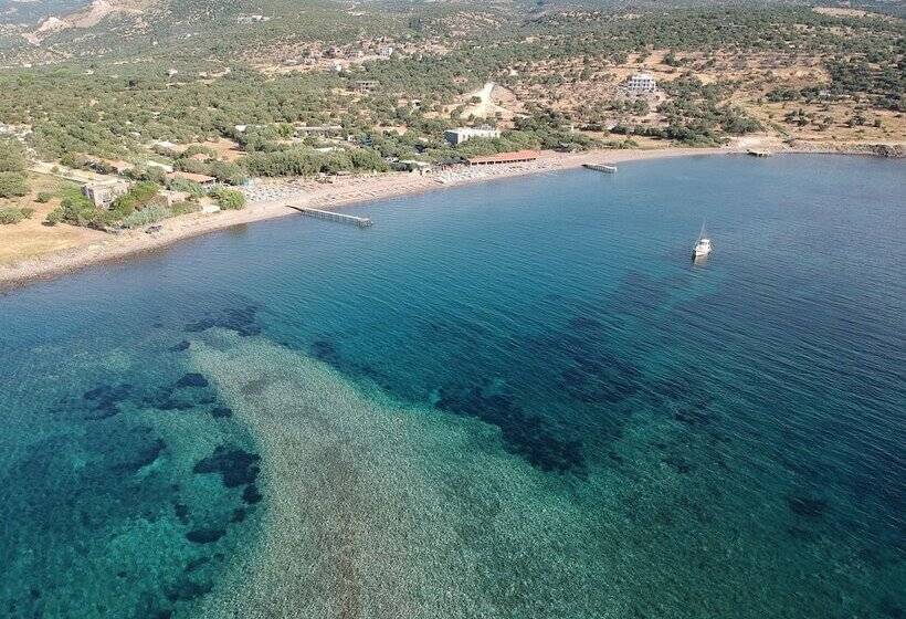 בית מלון כפרי Assos Batik Iskele Beach